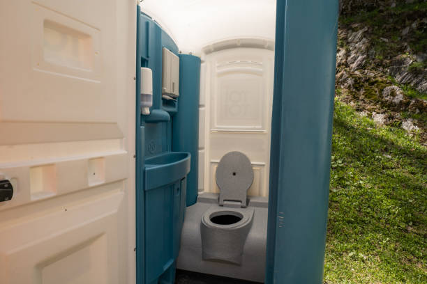 Best Portable restroom trailer rental  in Kearney, MO